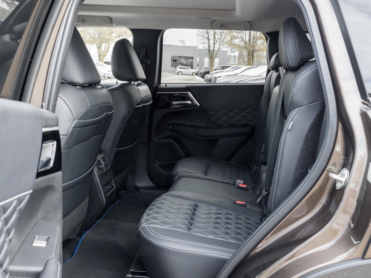 2023 Mitsubishi Outlander PHEV SEL S-AWC CPO FINANCE RATES FOR AS LOW AS 0.90% Photo