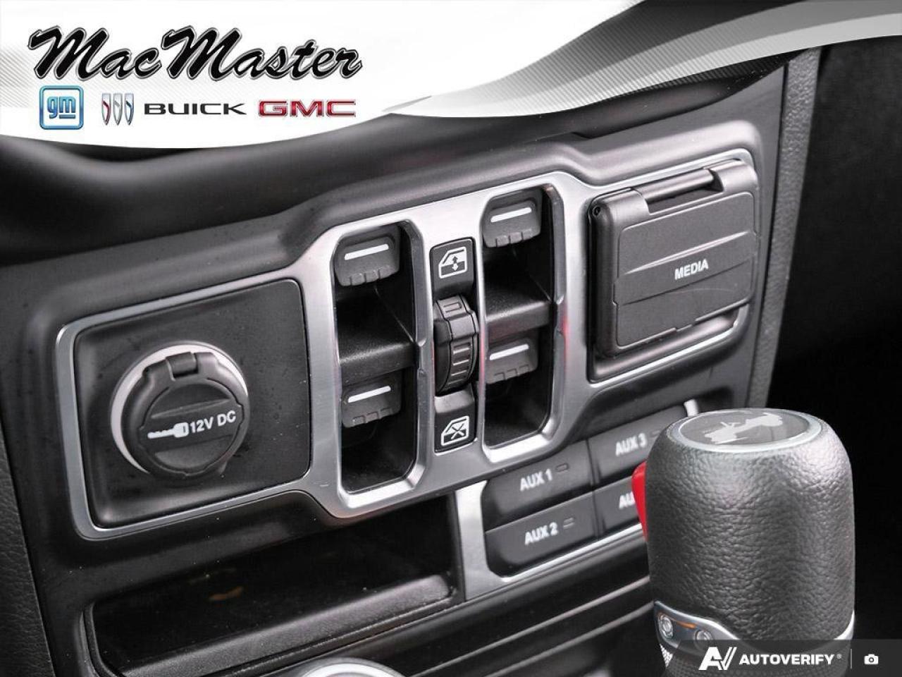 2023 Jeep Wrangler SaharaSAHARA, 2.0T, NAV, HEATED CLOTH, SKYTOP, 1-O Photo