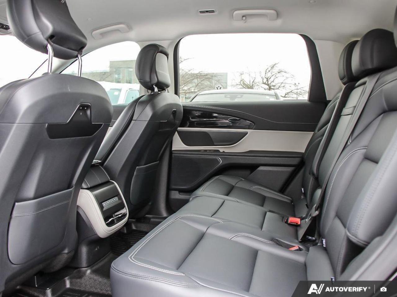 2025 Lincoln Nautilus PremiereONE-OWNER, ACCIDENT-FREE, 360 CAM, 48 SCRE Photo