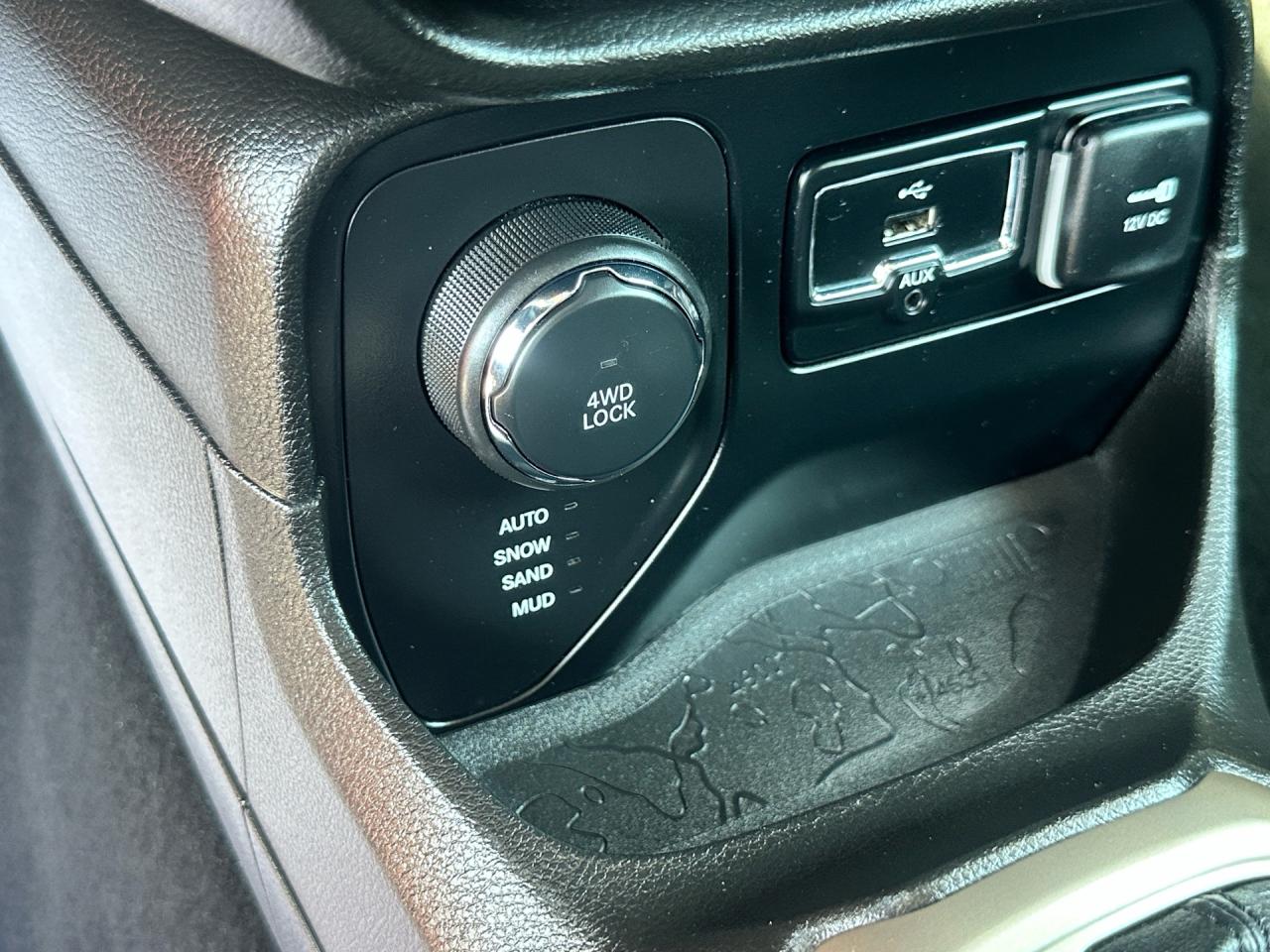 2017 Jeep Renegade 4WD ~ Sport ~ Sky Roof ~ No Accidents ~ Certified Photo