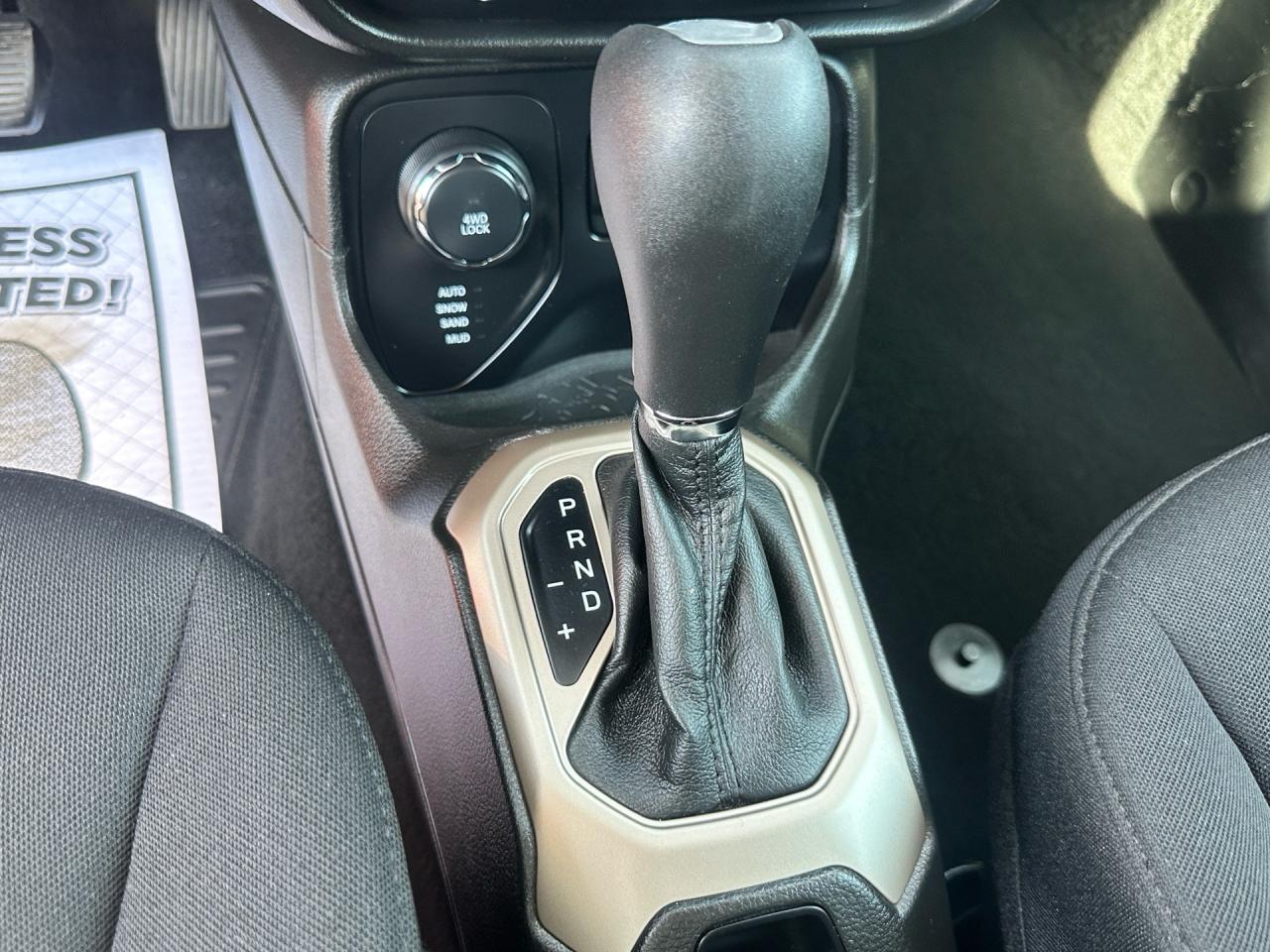 2017 Jeep Renegade 4WD ~ Sport ~ Sky Roof ~ No Accidents ~ Certified Photo