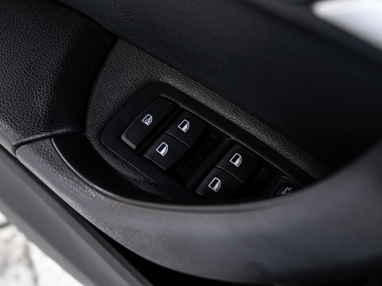 2021 BMW X1 xDrive28i HEADS UP NAV Lane Departure System Photo