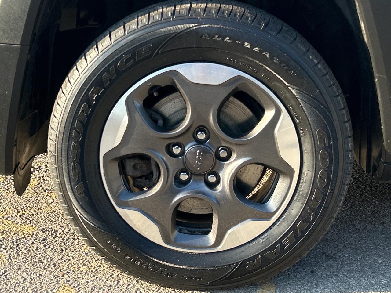 2016 Jeep Renegade 4WD MANUAL, NAVI,4 NEW TIRES/ ALL NEW BRAKES, Photo