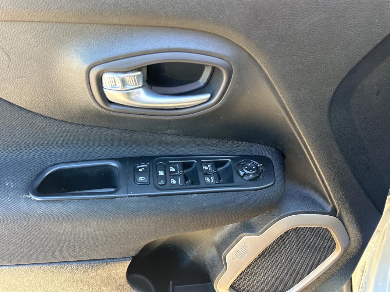 2016 Jeep Renegade 4WD MANUAL, NAVI,4 NEW TIRES/ ALL NEW BRAKES, Photo