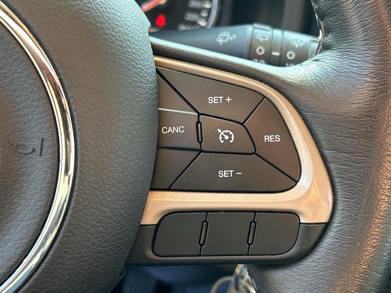 2016 Jeep Renegade 4WD MANUAL, NAVI,4 NEW TIRES/ ALL NEW BRAKES, Photo