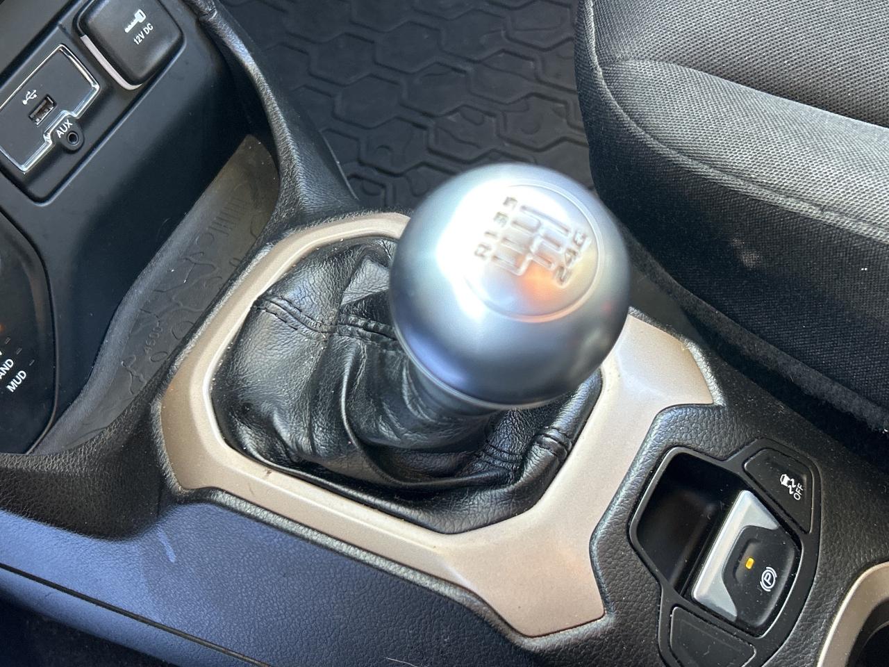 2016 Jeep Renegade 4WD MANUAL, NAVI,4 NEW TIRES/ ALL NEW BRAKES, Photo