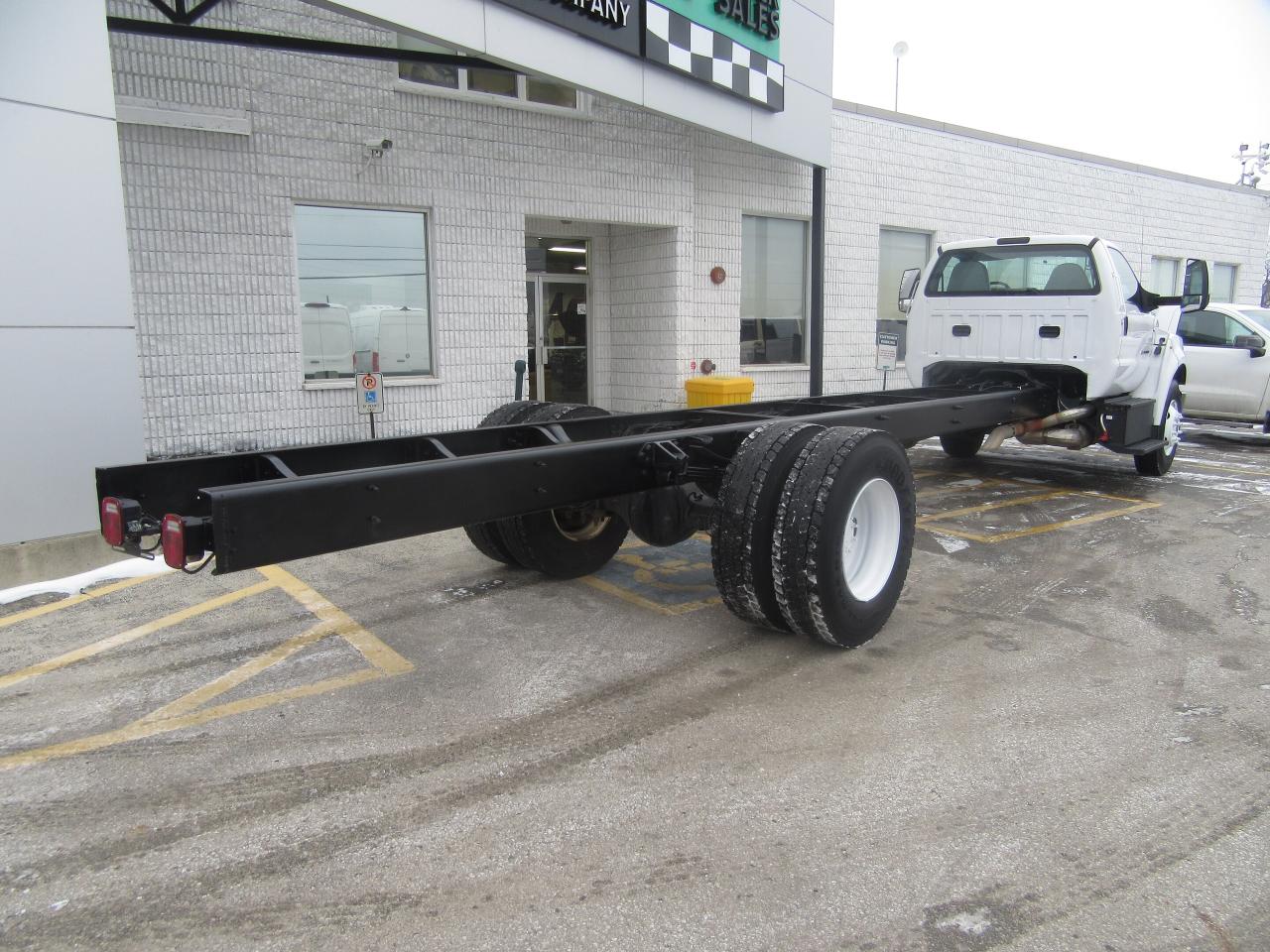 2022 Ford F-750 DIESEL CAB & CHASSIS Photo2