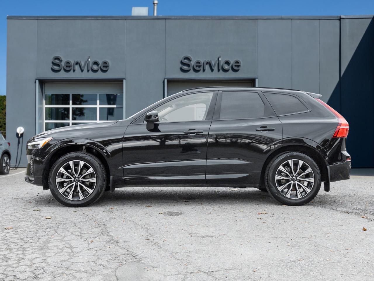 2025 Volvo XC60 B5 AWD Plus Dark Theme NEARLY NEW  CPO Photo