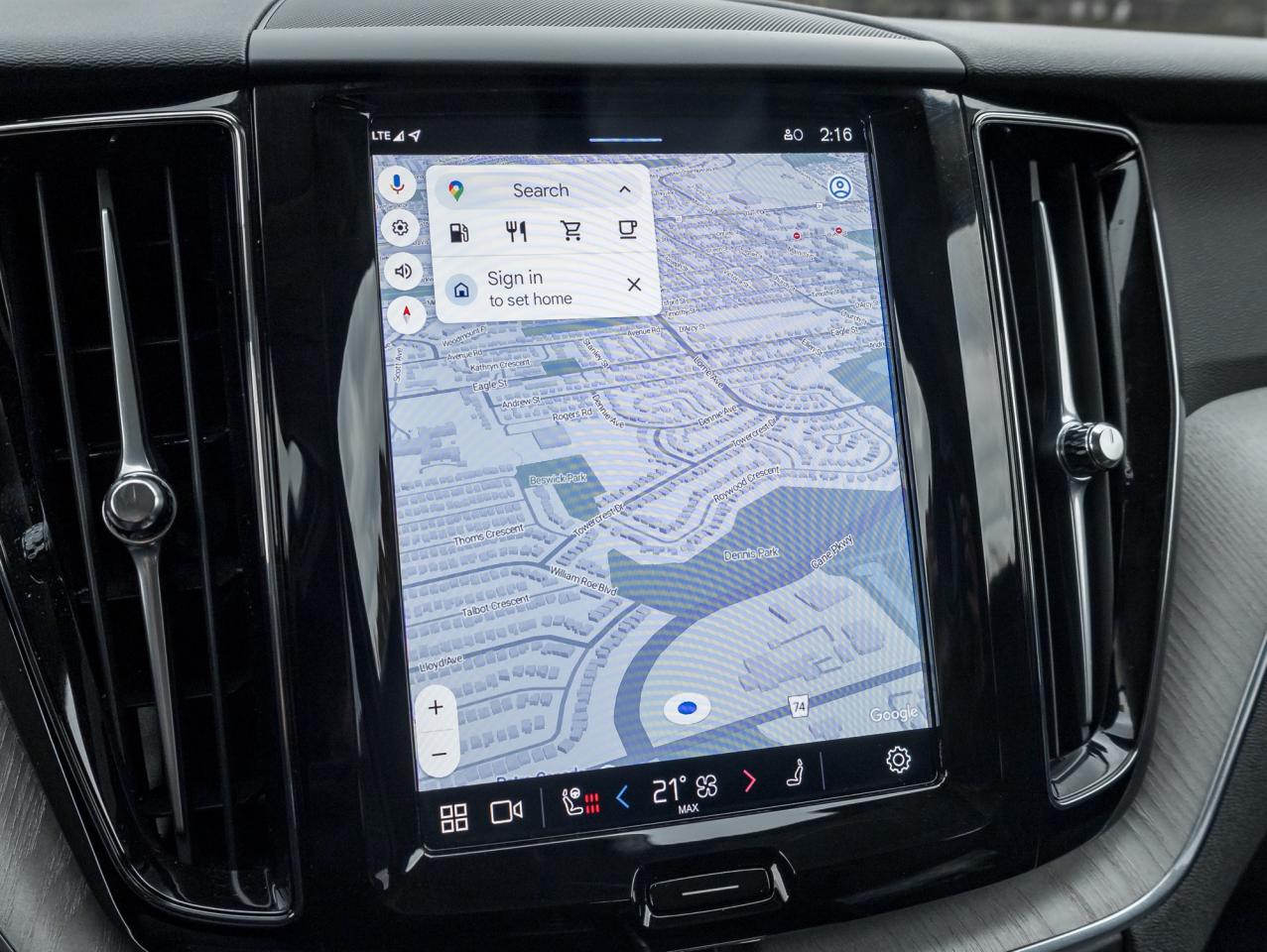 2025 Volvo XC60 B5 AWD Plus Dark Theme NEARLY NEW  CPO Photo