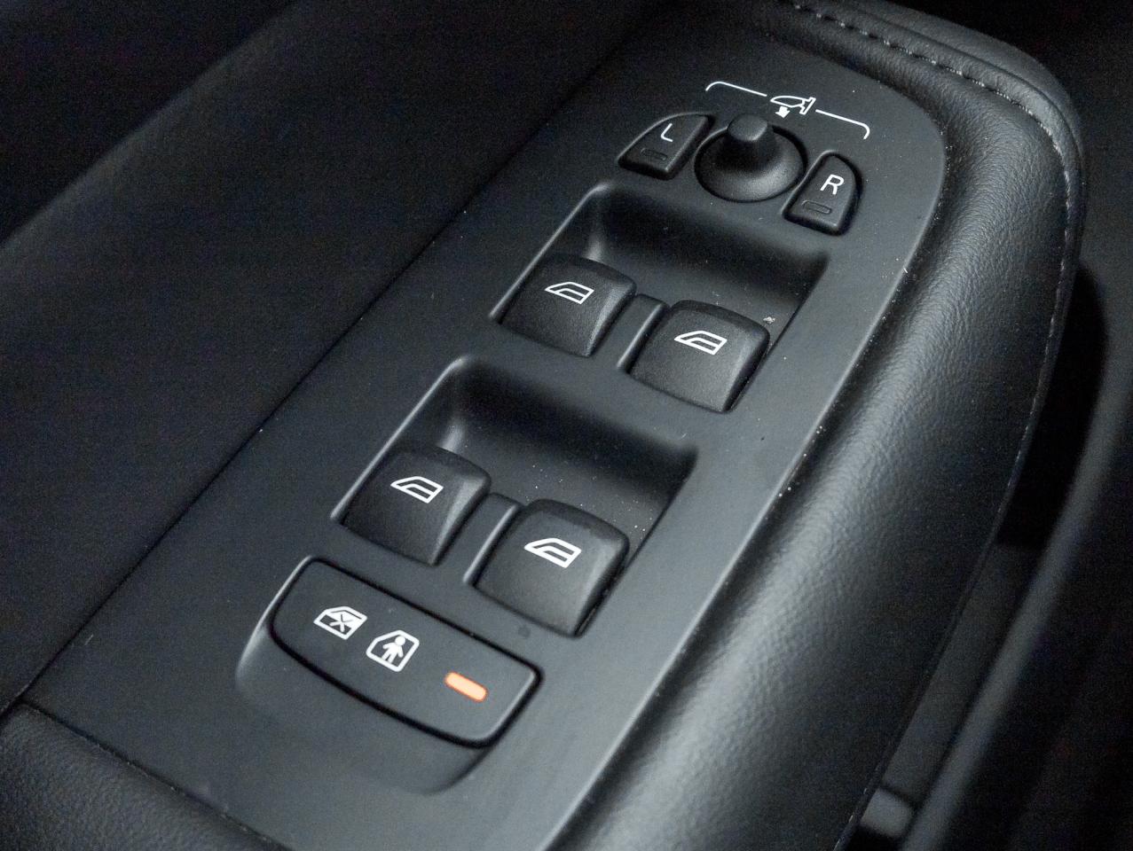 2025 Volvo XC60 B5 AWD Plus Dark Theme NEARLY NEW  CPO Photo