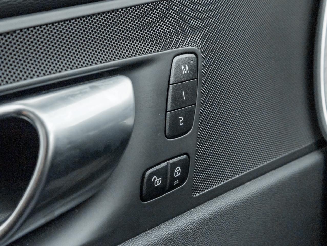 2025 Volvo XC60 B5 AWD Plus Dark Theme NEARLY NEW  CPO Photo