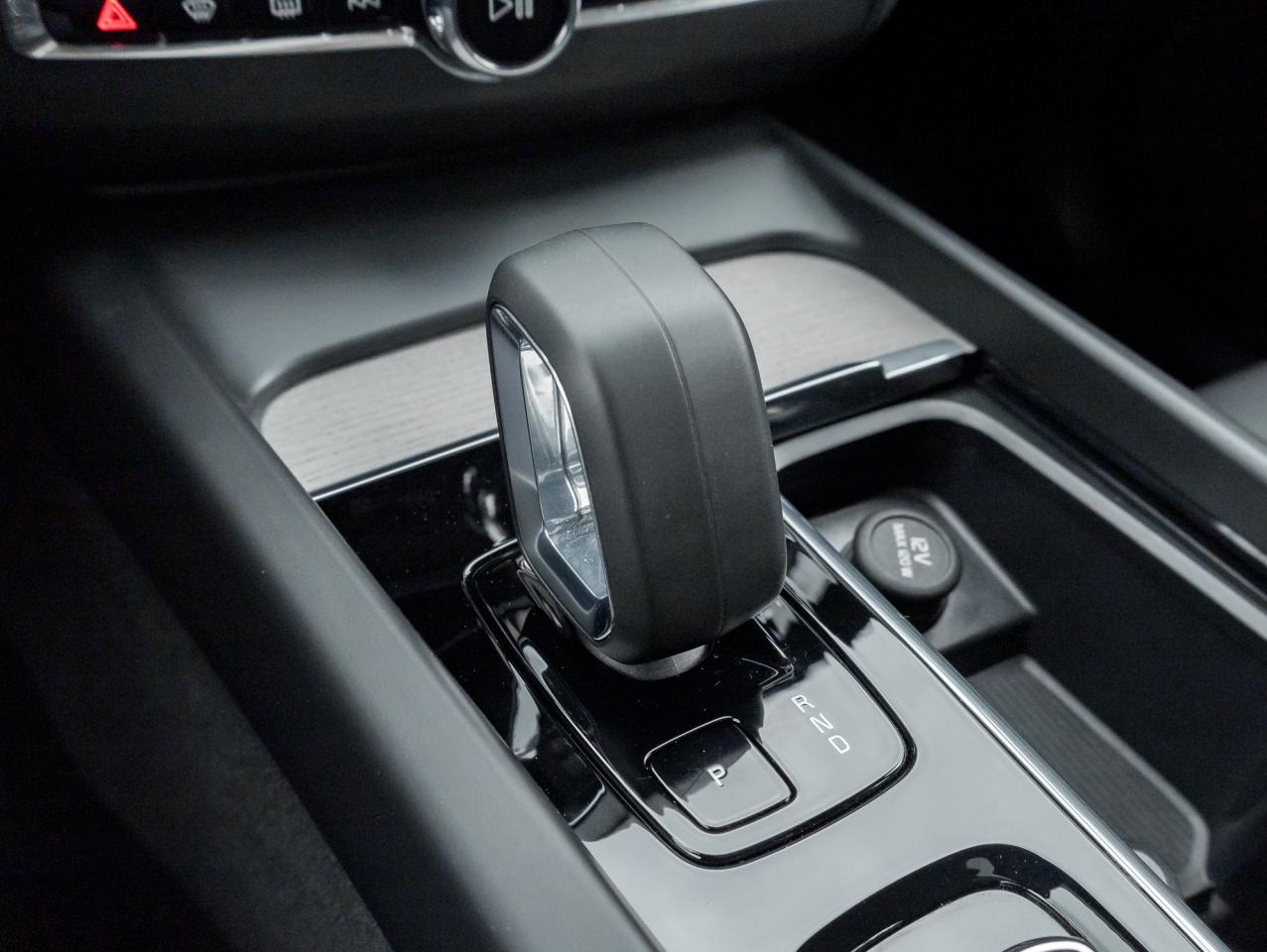 2025 Volvo XC60 B5 AWD Plus Dark Theme NEARLY NEW  CPO Photo