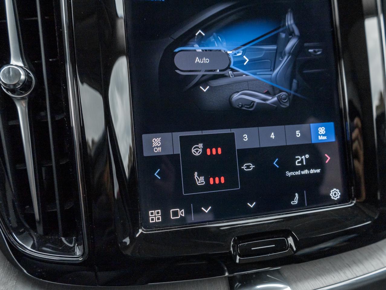 2025 Volvo XC60 B5 AWD Plus Dark Theme NEARLY NEW  CPO Photo