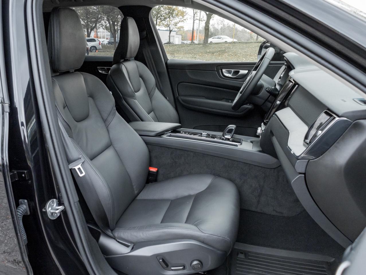 2025 Volvo XC60 B5 AWD Plus Dark Theme NEARLY NEW  CPO Photo