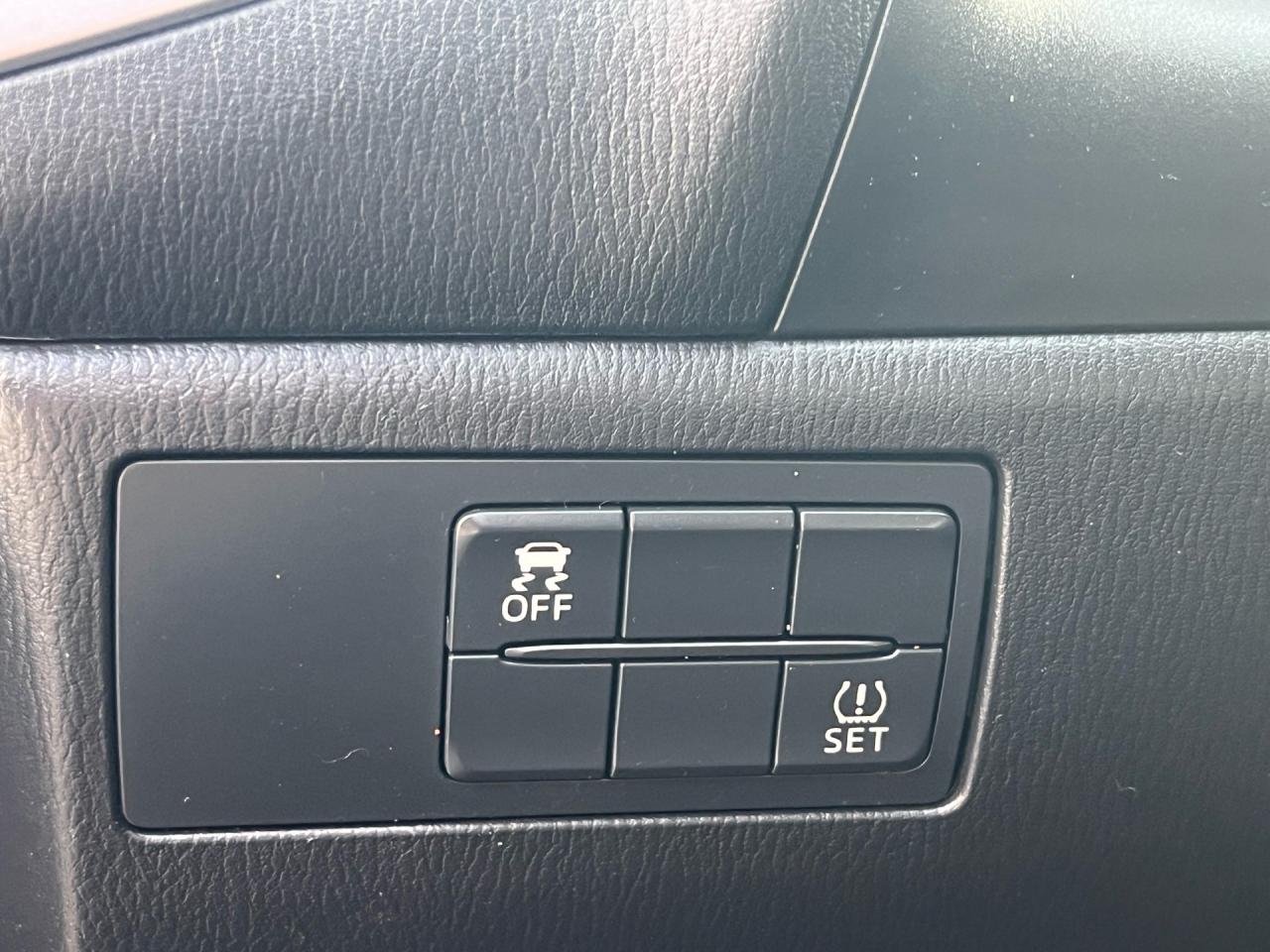 2018 Mazda MAZDA3 GX Photo