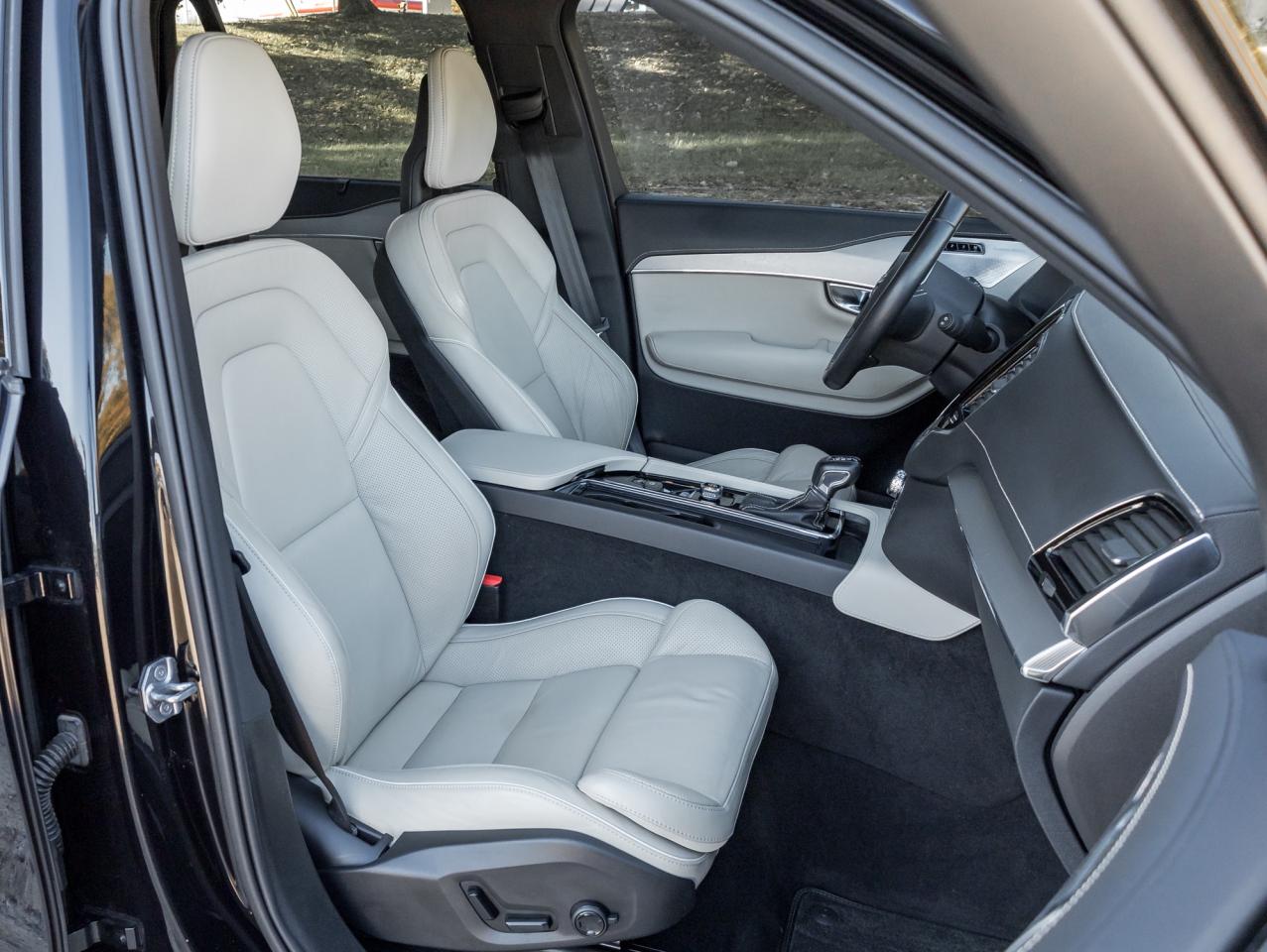 2021 Volvo XC90 T6 AWD R-Design  AIR SUSPENSION  B & WILKINS  CPO Photo