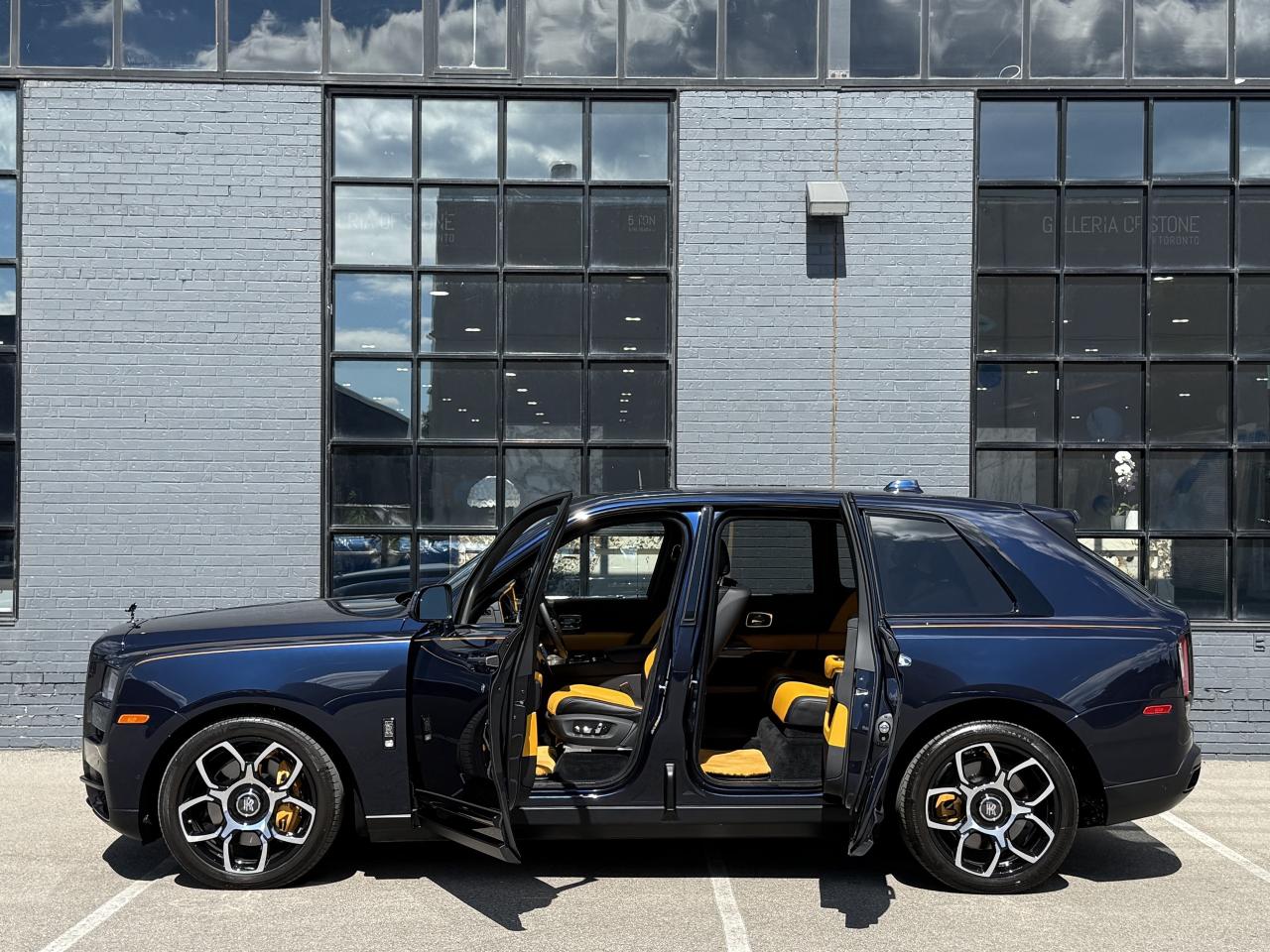 2022 Rolls-Royce Cullinan Black Badge Sport Utility Photo2