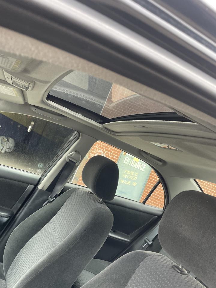 2005 Toyota Corolla S  Sdn Sport Auto SUNROOF ALLOYS POWER OPTIONS Photo