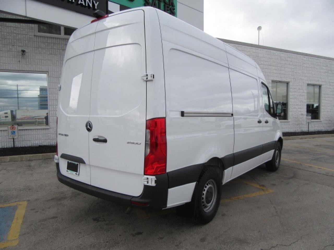 2023 Mercedes-Benz Sprinter Cargo Van GAS HIGH ROOF 3 PASSENGER Photo3