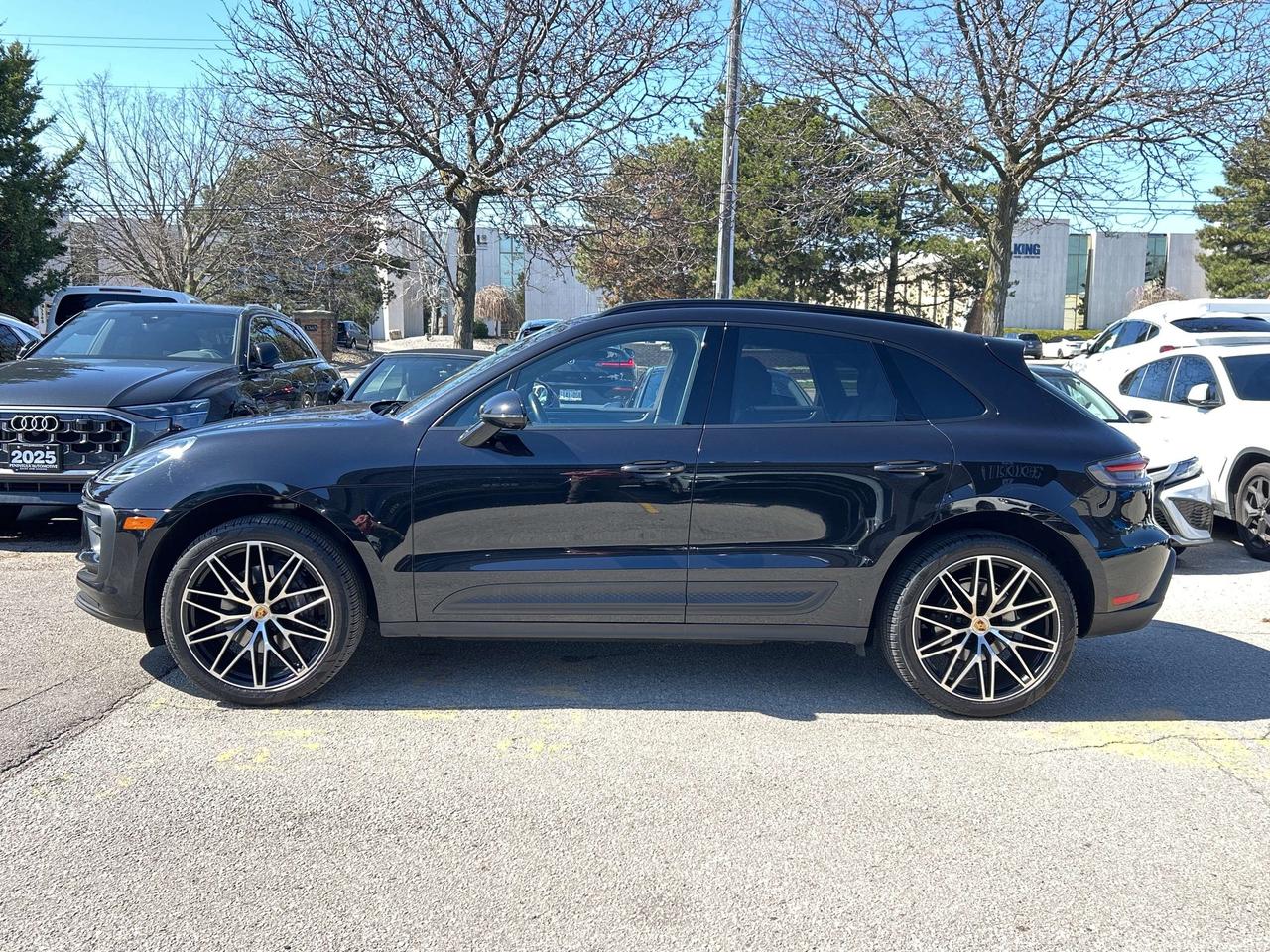 2024 Porsche Macan NEW TIRES, FREE TORONTO MAPLE LEAFS GOLD SEATS Photo
