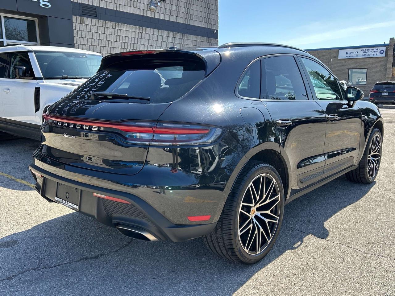 2024 Porsche Macan NEW TIRES, FREE TORONTO MAPLE LEAFS GOLD SEATS Photo