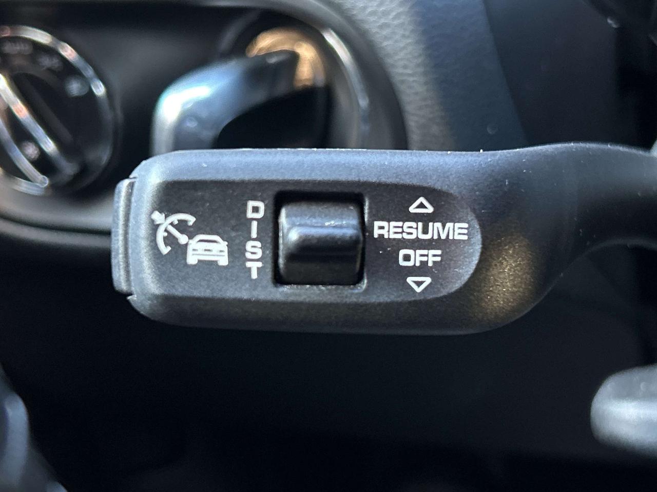 2024 Porsche Macan NEW TIRES, FREE TORONTO MAPLE LEAFS GOLD SEATS Photo