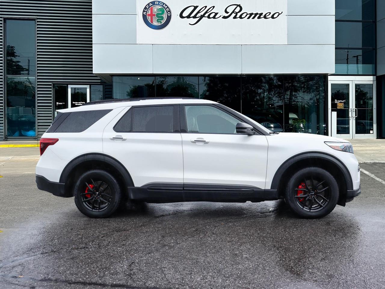 2022 Ford Explorer ST Photo