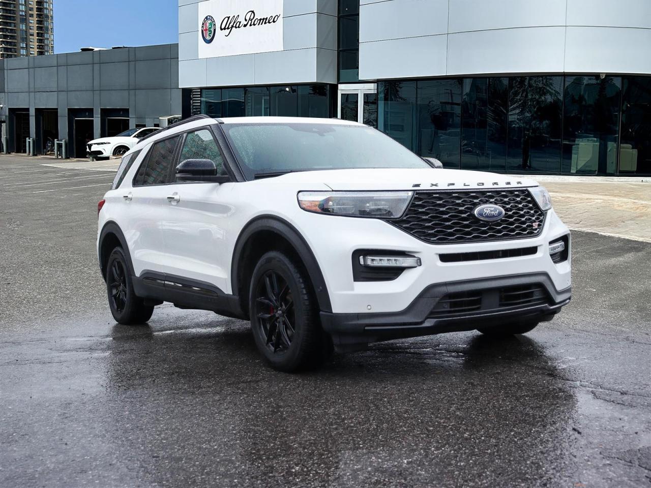2022 Ford Explorer ST Photo2
