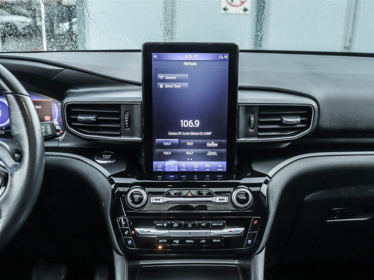 2022 Ford Explorer ST Photo