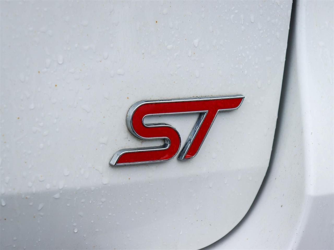 2022 Ford Explorer ST Photo