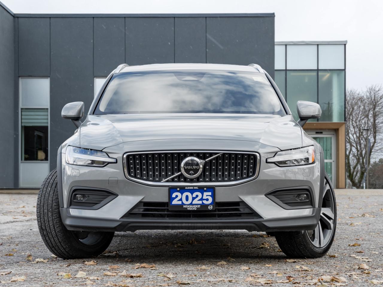 2025 Volvo V60 Cross Country B5 AWD Plus  19" ALLOY WHEELS  STATION WAGON Photo