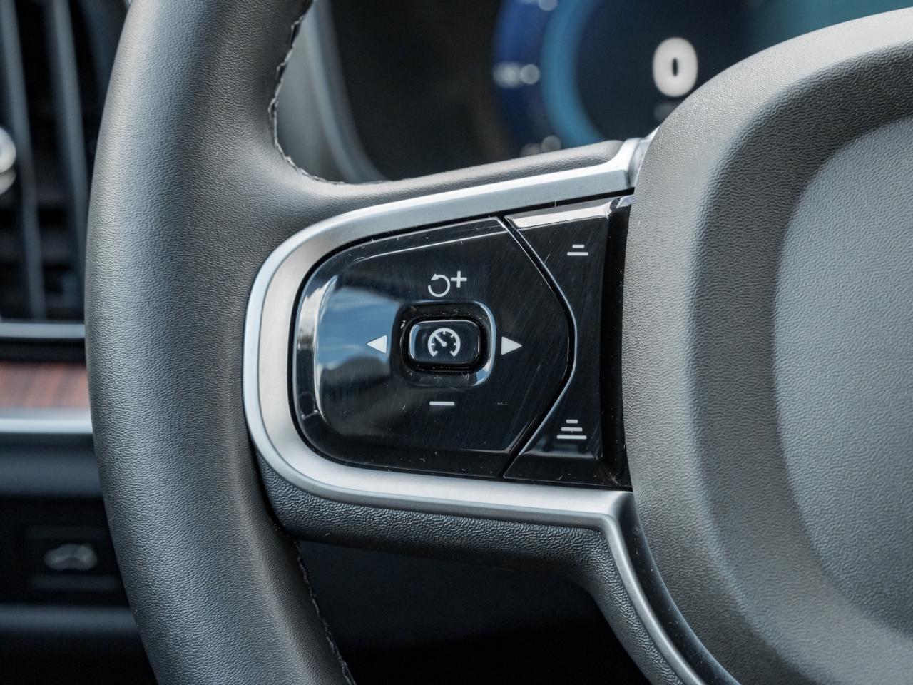 2025 Volvo V60 Cross Country B5 AWD Plus  19" ALLOY WHEELS  STATION WAGON Photo