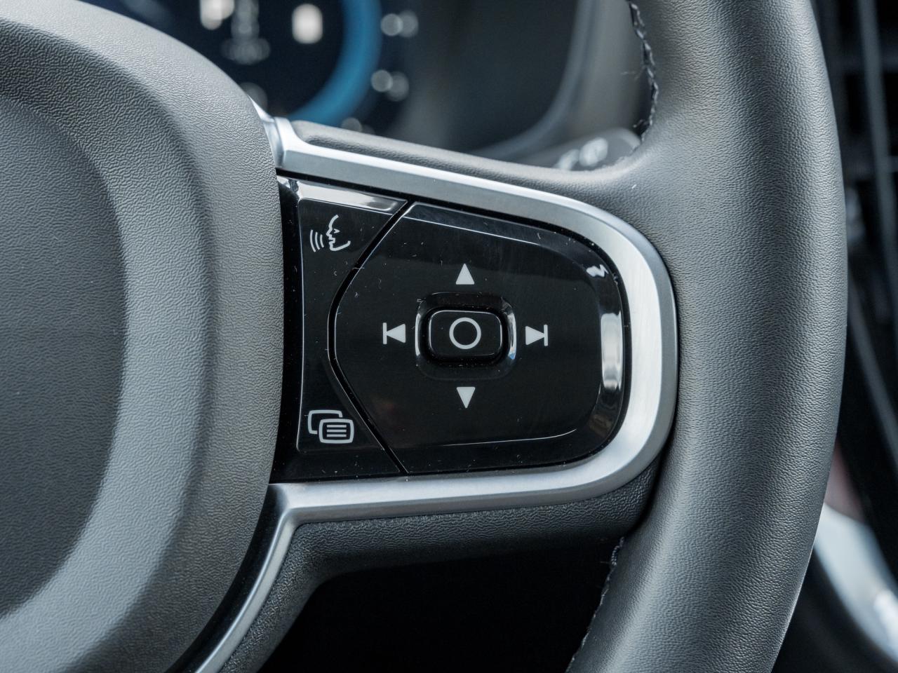 2025 Volvo V60 Cross Country B5 AWD Plus  19" ALLOY WHEELS  STATION WAGON Photo