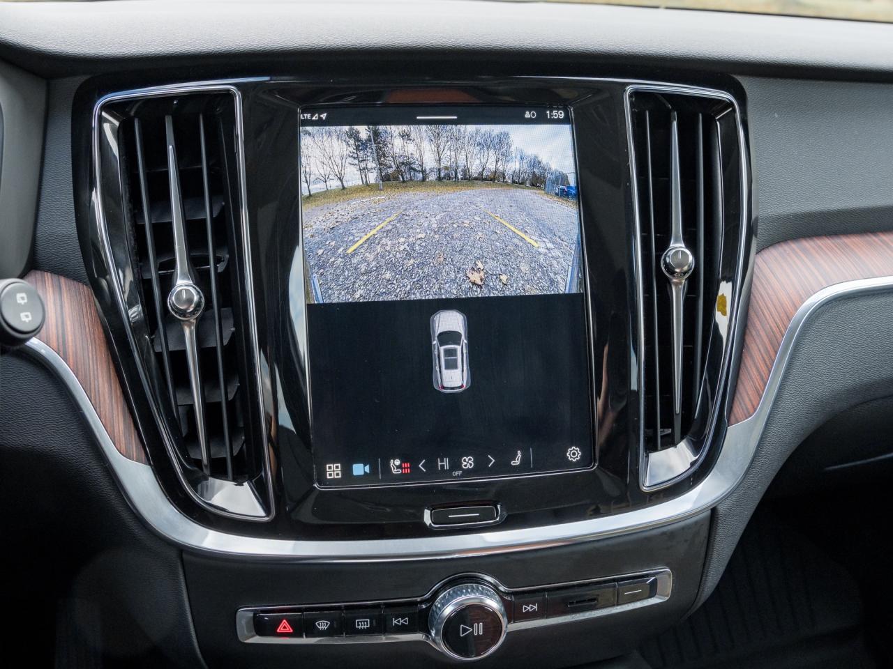 2025 Volvo V60 Cross Country B5 AWD Plus  19" ALLOY WHEELS  STATION WAGON Photo