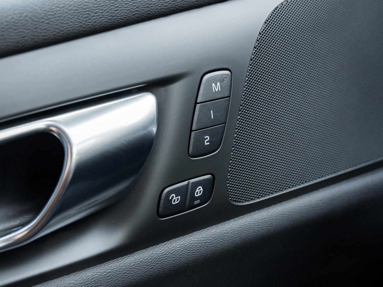 2025 Volvo V60 Cross Country B5 AWD Plus  19" ALLOY WHEELS  STATION WAGON Photo