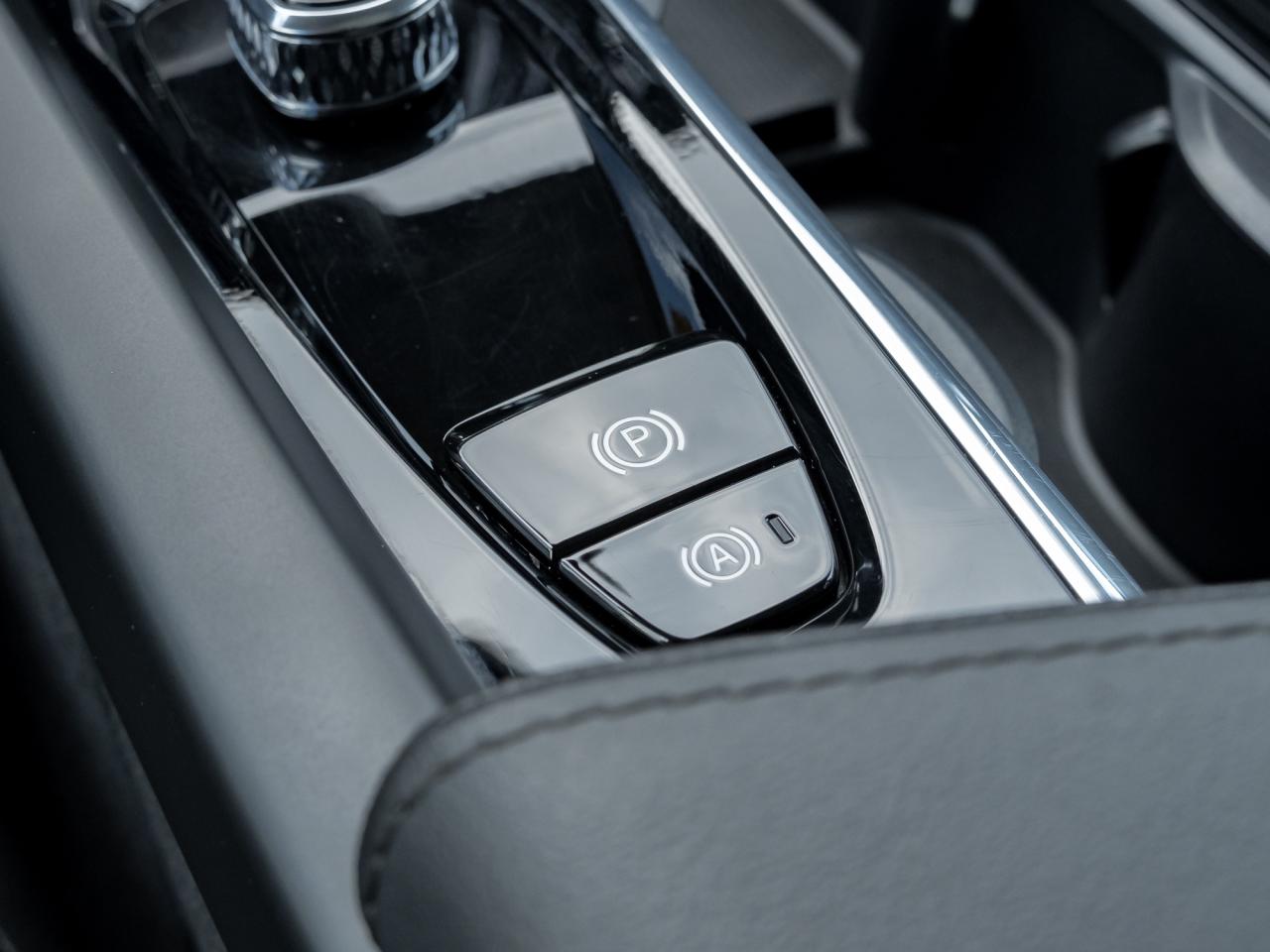 2025 Volvo V60 Cross Country B5 AWD Plus  19" ALLOY WHEELS  STATION WAGON Photo