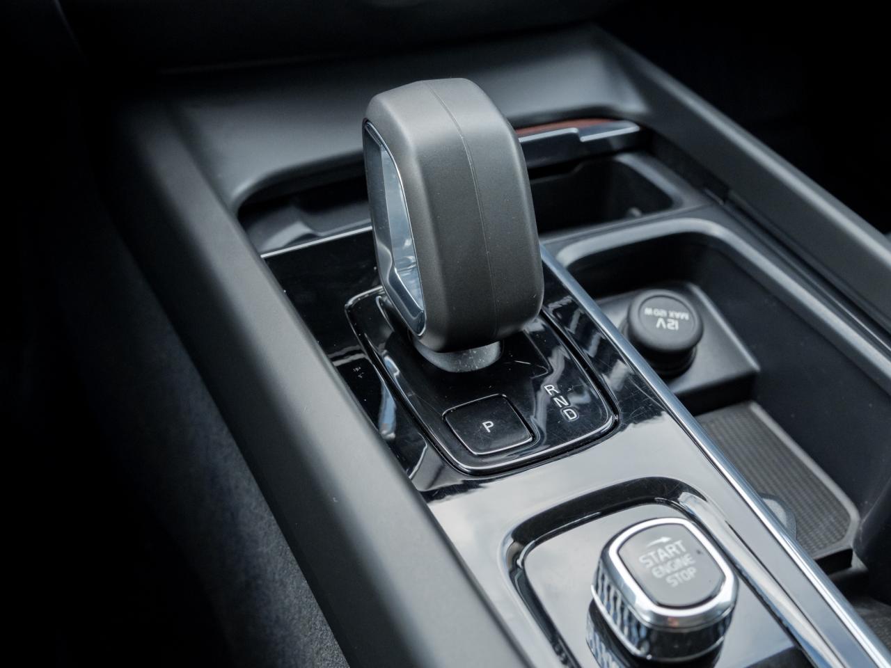 2025 Volvo V60 Cross Country B5 AWD Plus  19" ALLOY WHEELS  STATION WAGON Photo