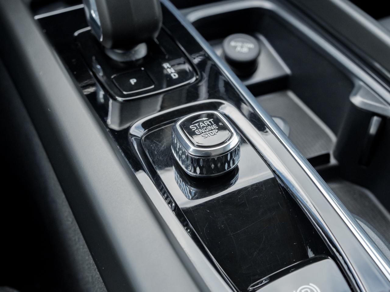 2025 Volvo V60 Cross Country B5 AWD Plus  19" ALLOY WHEELS  STATION WAGON Photo