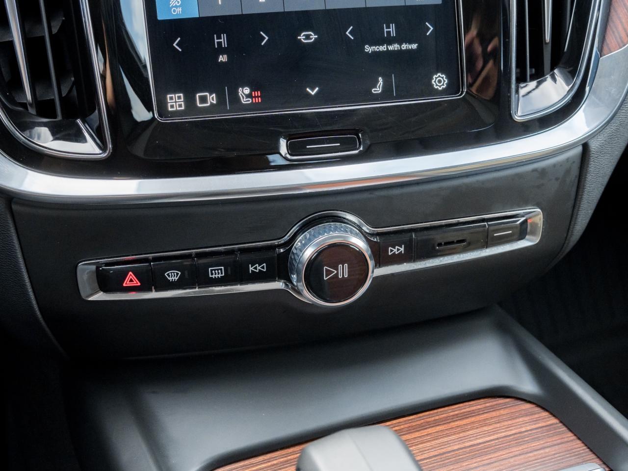 2025 Volvo V60 Cross Country B5 AWD Plus  19" ALLOY WHEELS  STATION WAGON Photo