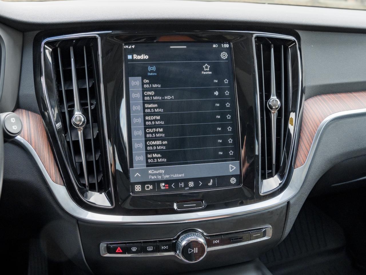 2025 Volvo V60 Cross Country B5 AWD Plus  19" ALLOY WHEELS  STATION WAGON Photo