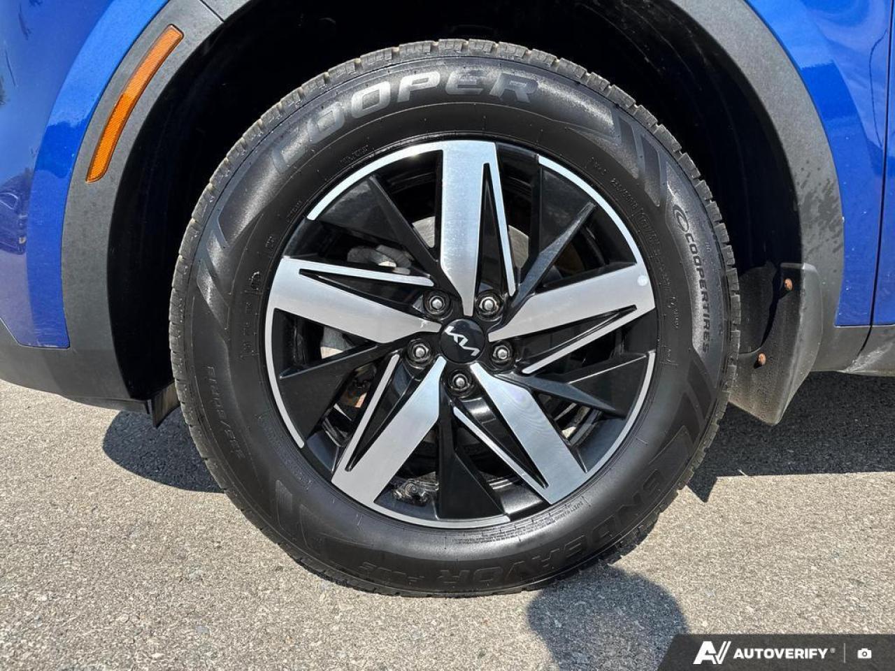 2023 Kia Sorento 2.5L LX+ BACKUP CAM   BLUETOOTH   HTD SEATS   KEYL Photo