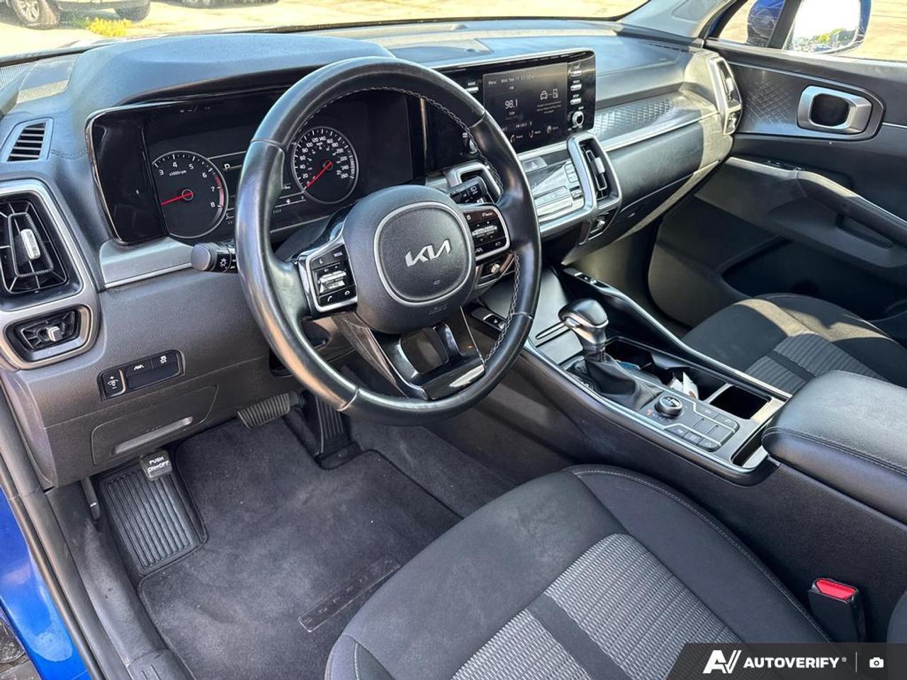 2023 Kia Sorento 2.5L LX+ BACKUP CAM   BLUETOOTH   HTD SEATS   KEYL Photo