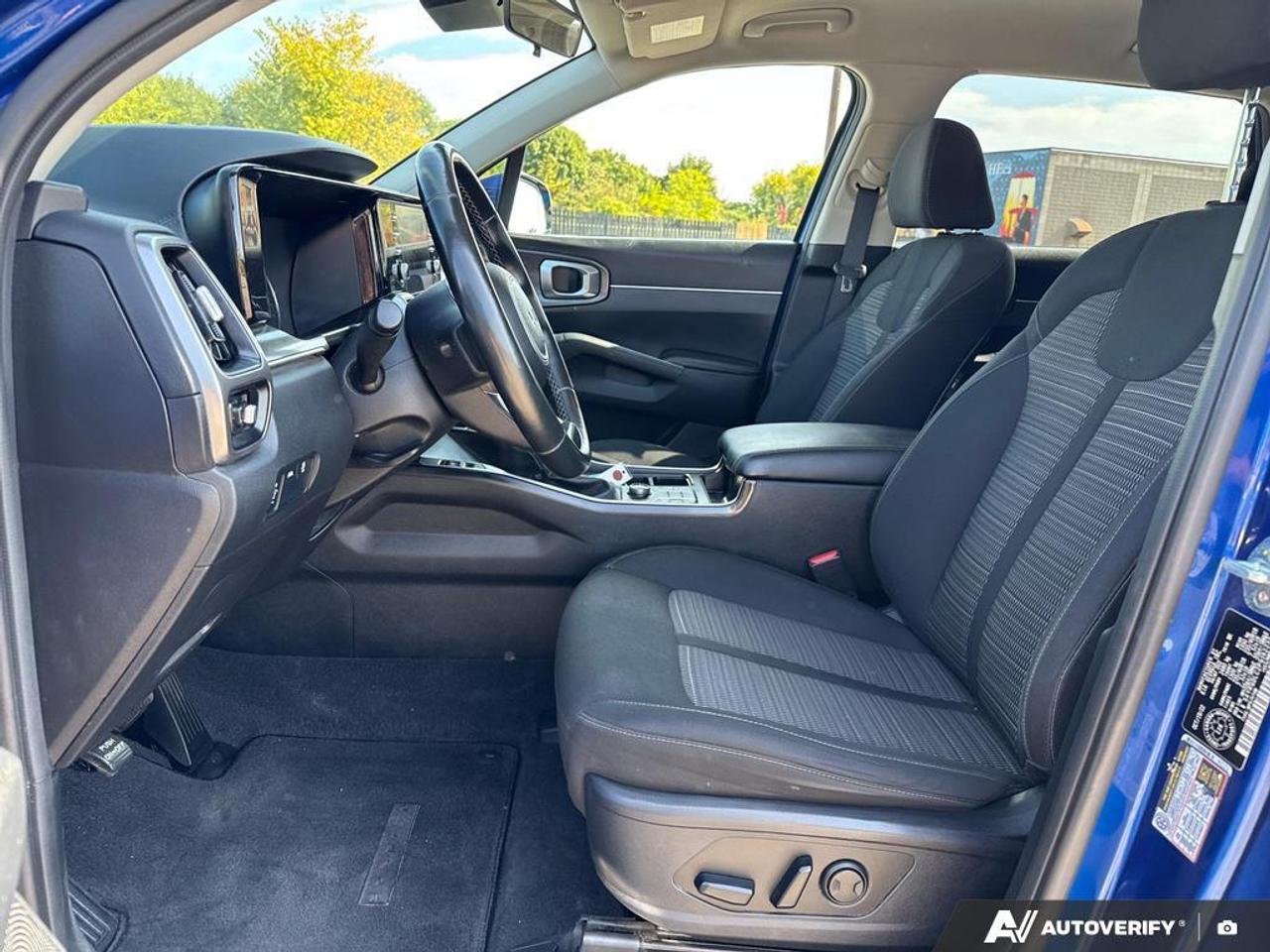 2023 Kia Sorento 2.5L LX+ BACKUP CAM   BLUETOOTH   HTD SEATS   KEYL Photo