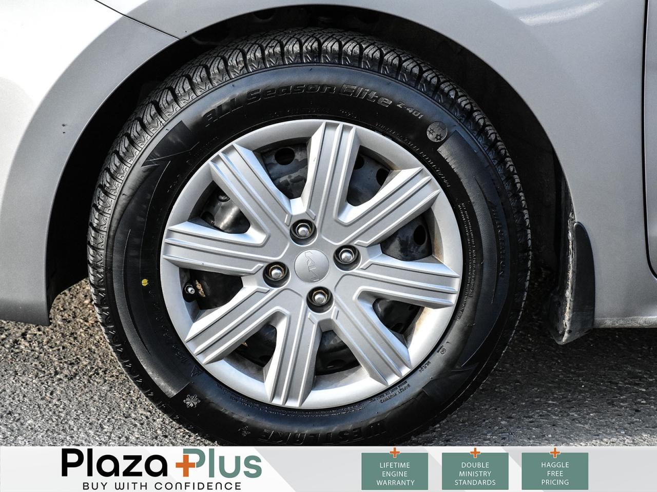 2023 Kia Rio 5-door LX+ Clean CarFax   Certified   Automatic / Photo