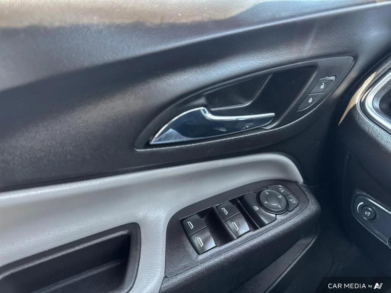 2023 Chevrolet Equinox LS BACKUP CAM   BLUETOOTH   HTD SEATS   KEYLESS EN Photo