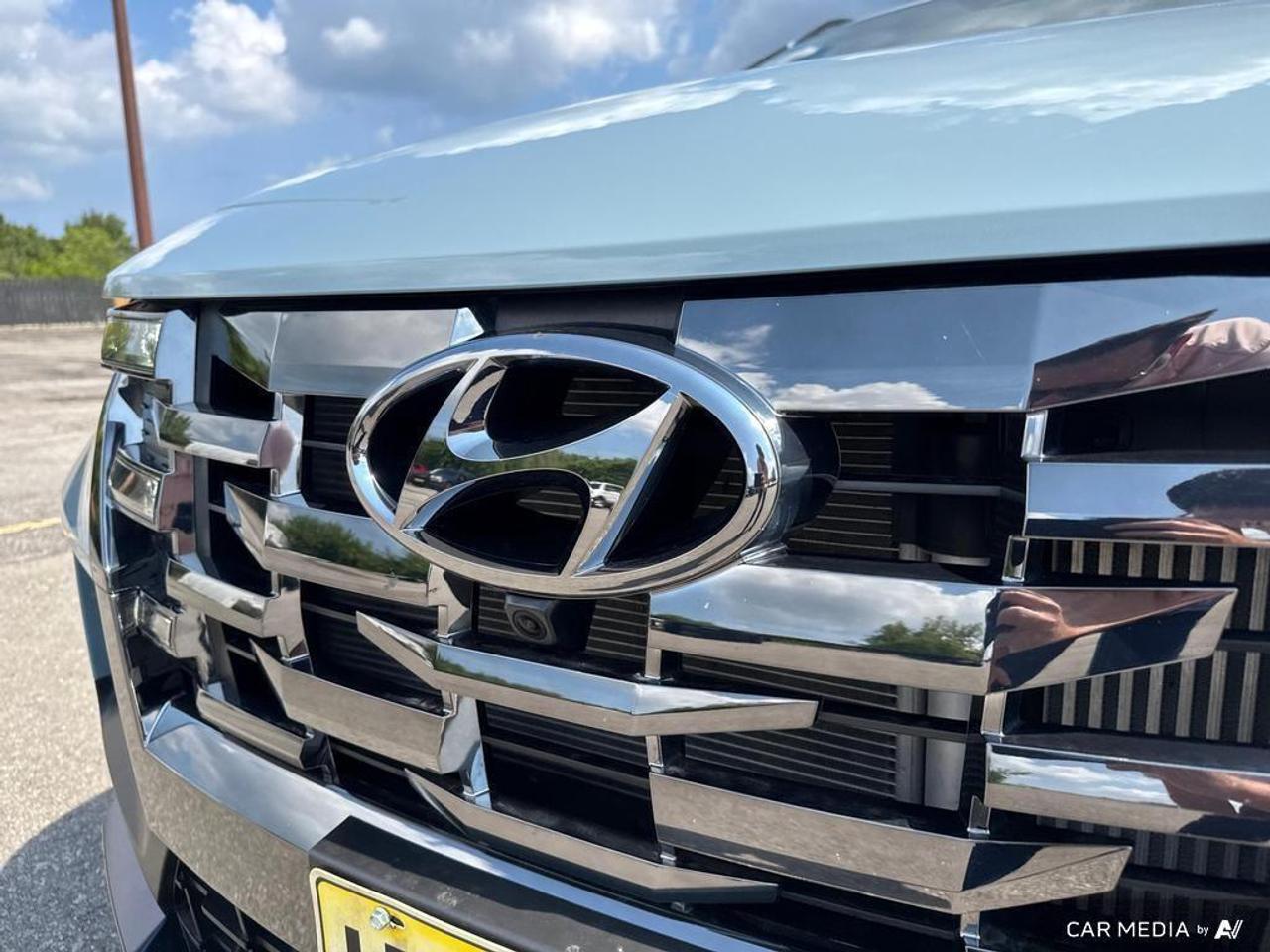 2024 Hyundai Santa Cruz Ultimate BACKUP CAM   BLUETOOTH   HTD & CLD SEATS Photo