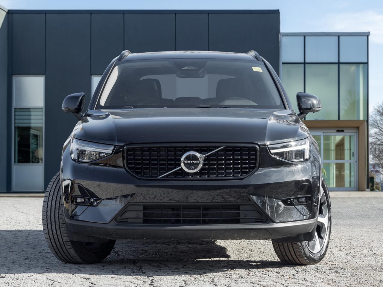 2025 Volvo XC40 B5 AWD Plus Dark Theme LOW KM CPO RATE FROM 3.49%* Photo