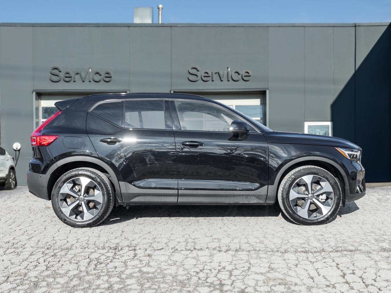 2025 Volvo XC40 B5 AWD Plus Dark Theme LOW KM CPO RATE FROM 3.49%* Photo4