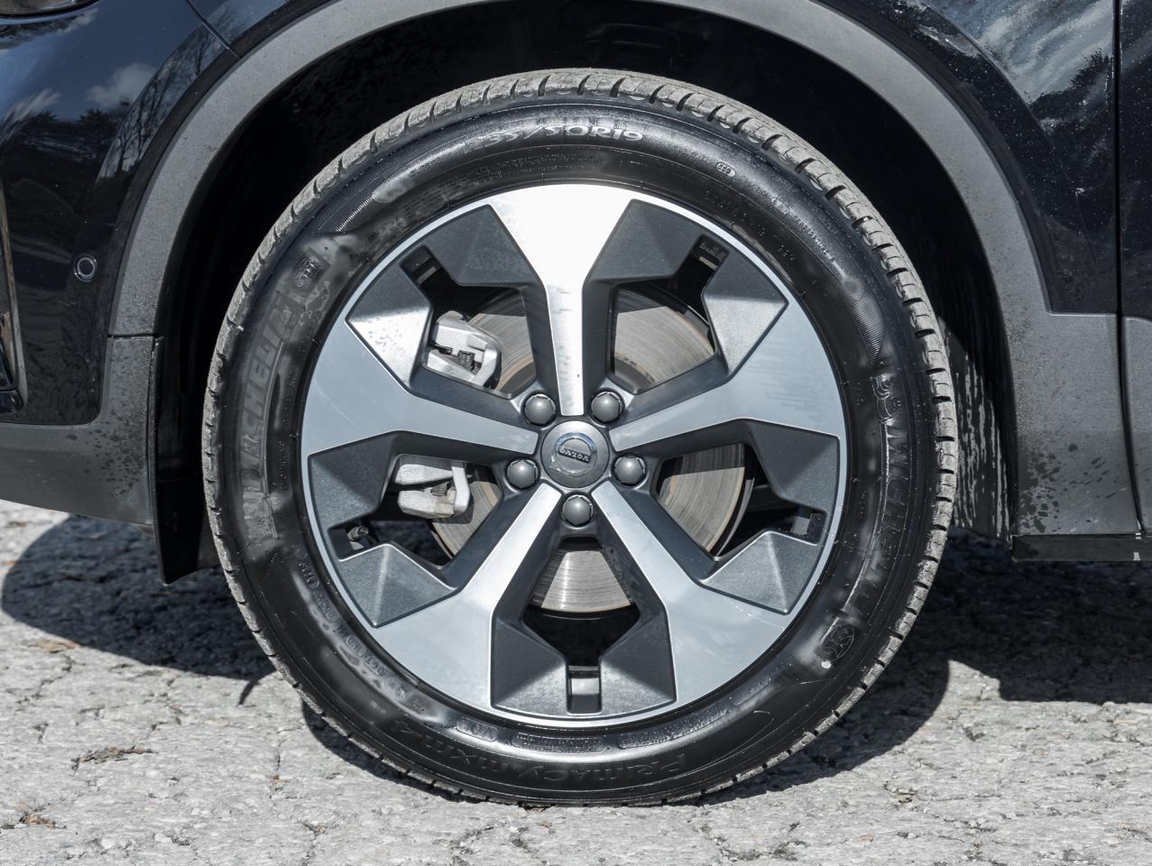 2025 Volvo XC40 B5 AWD Plus Dark Theme LOW KM CPO RATE FROM 3.49%* Photo