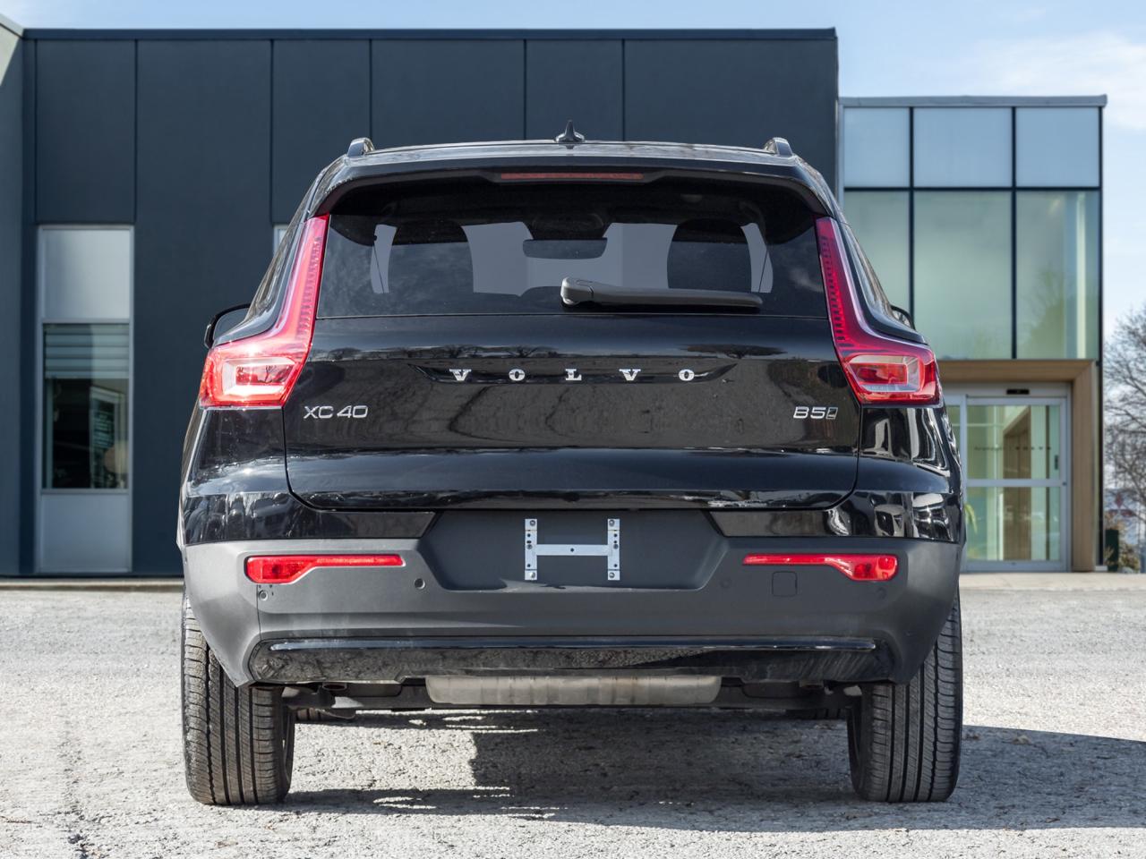 2025 Volvo XC40 B5 AWD Plus Dark Theme LOW KM CPO RATE FROM 3.49%* Photo